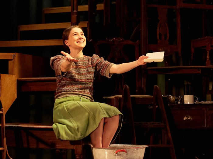 1-lowri-izzard-i-capture-the-castle-photography-c-richard-lakos