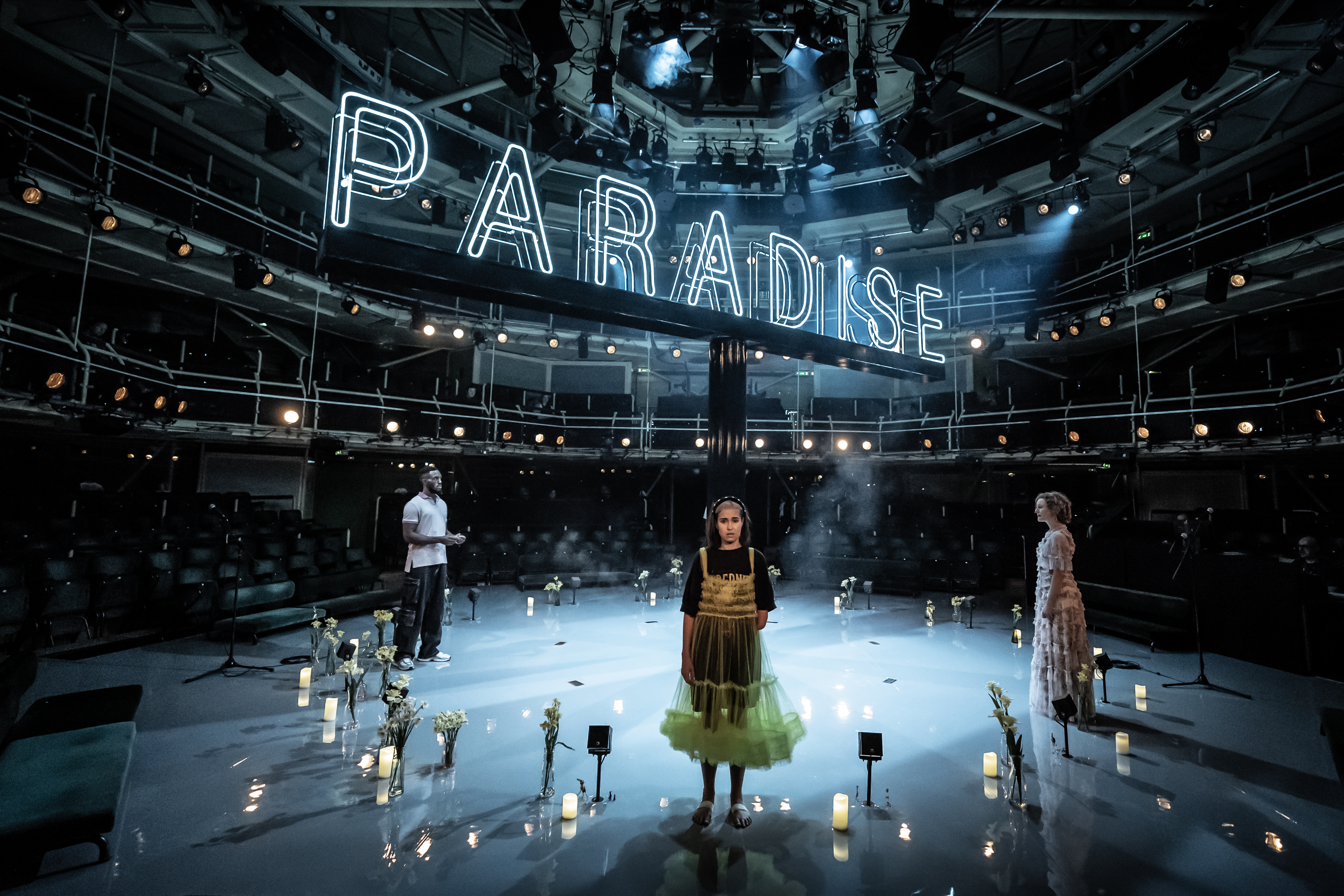 011 RET The Glass Menagerie -L-R Eloka Ivo(Jim),Rhiannon Clements(Laura)&amp;Geraldine Somerville(Amanda)- Image Marc Brenner